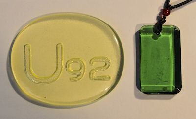juju3-glasspendanturaniumglass1.JPG