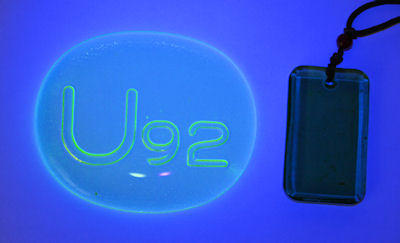 juju3-glasspendanturaniumglass2.JPG